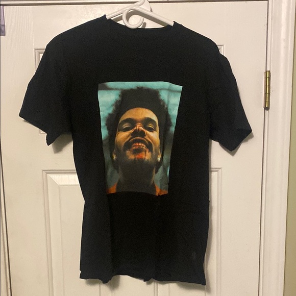 Black Graphic T-Shirt - Picture 1 of 2